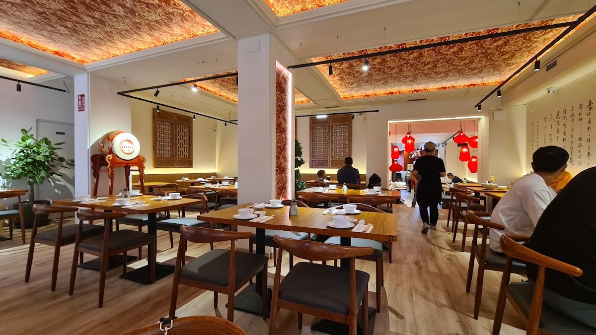 小笼 Little Dragon Plaza de España