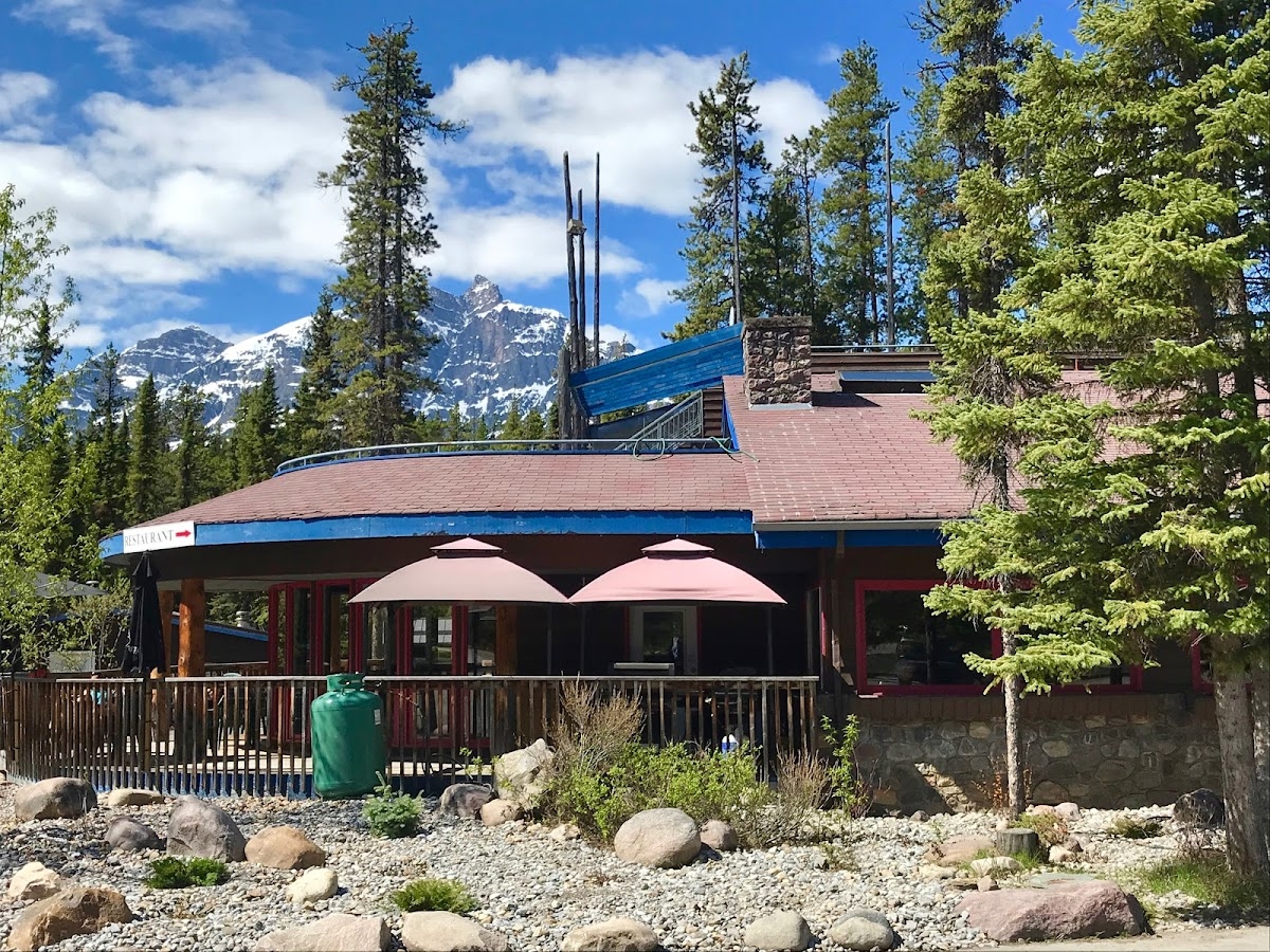 Sunwapta Falls Rocky Mountain Lodge