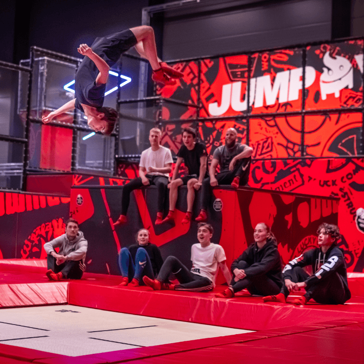 JumpYard Oasiz Madrid - Camas elasticas Madrid