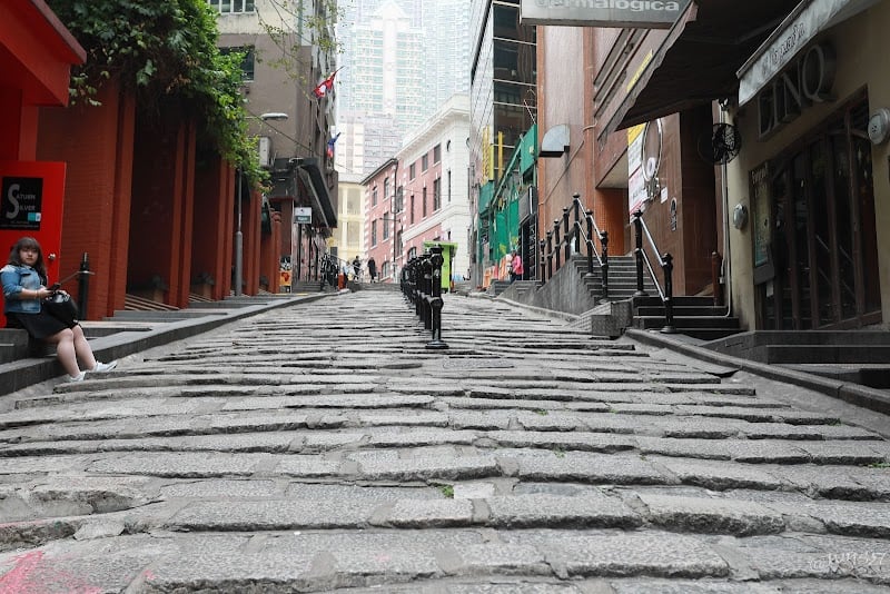 Pottinger St