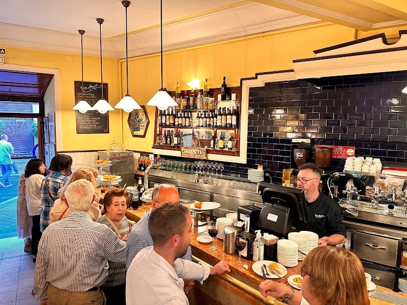 Bar Casa Manolo - Especialidad en Croquetas de Jamón