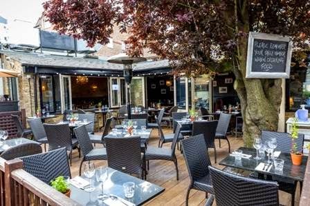 Maynard Arms - Quiz nights and outdoor courtyard