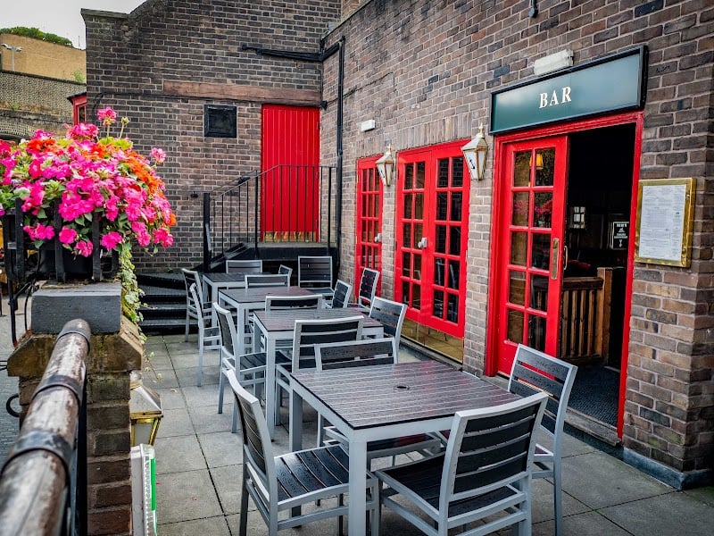 Anchor Bankside - Riverside pub - outdoor seating