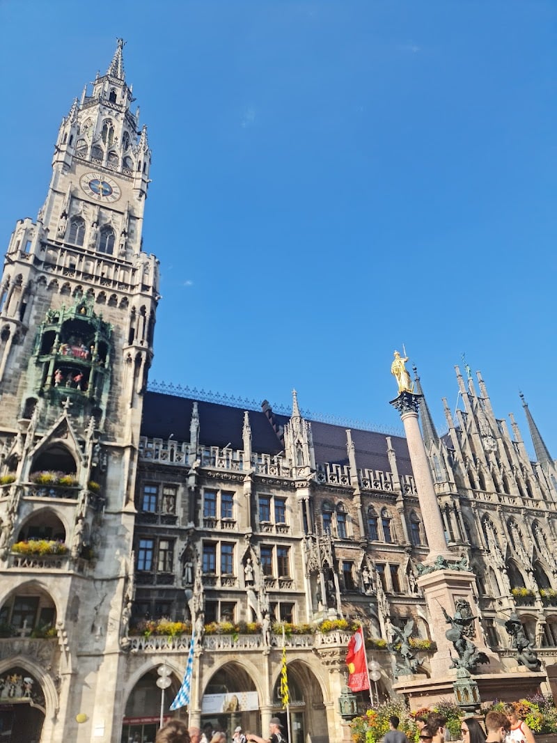 Marienplatz - Watch glockenspiel<3