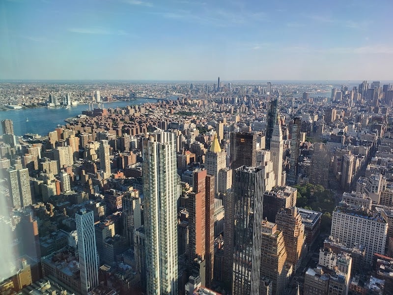 New York - New york is so pretty and got very pretty appertments too! Olso they got some great food I would like to try and prop olso alot of stores I would visit!!