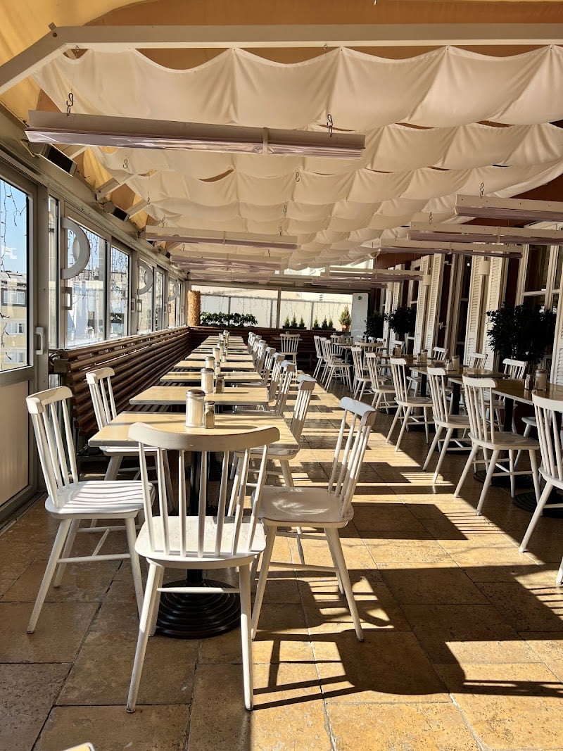 Cafe Glockenspiel GmbH - Brunch and lunch (better to book)