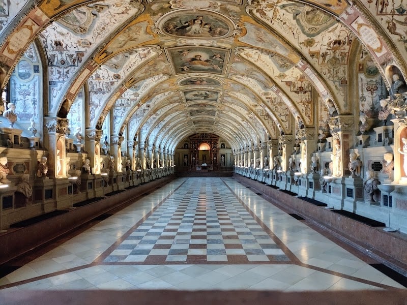 Munich Residence - + Hofgarten