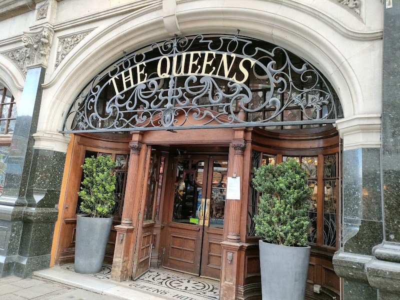 The Queens - Stained glass windows, unique traditional pub
