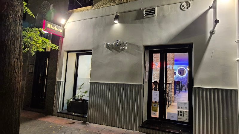 Terzio Bar - Especialidad en Alitas de Pollo, Saam de Oreja y Bocadillo de Albóndigas Tikka Masala