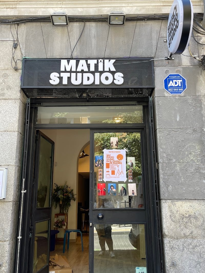 Matik Studios Self Photo Studio