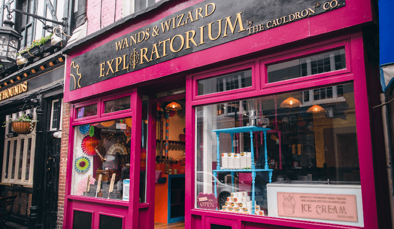 The Wands & Wizard Exploratorium - Coctelería Harry Potter