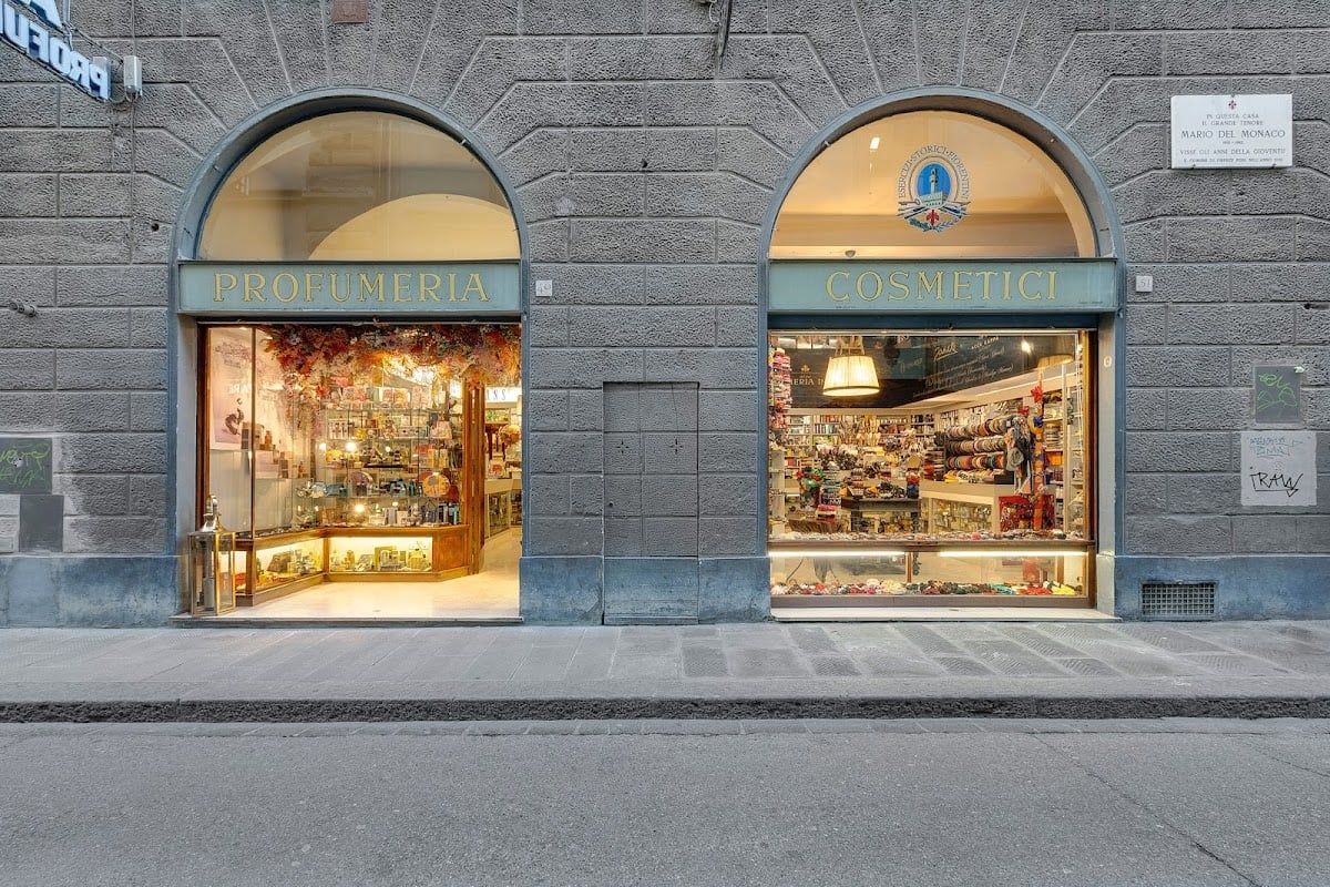 Profumeria Invicta Firenze | Cura della bellezza dal 1946 | Profumi, Cosmetici e Make Up