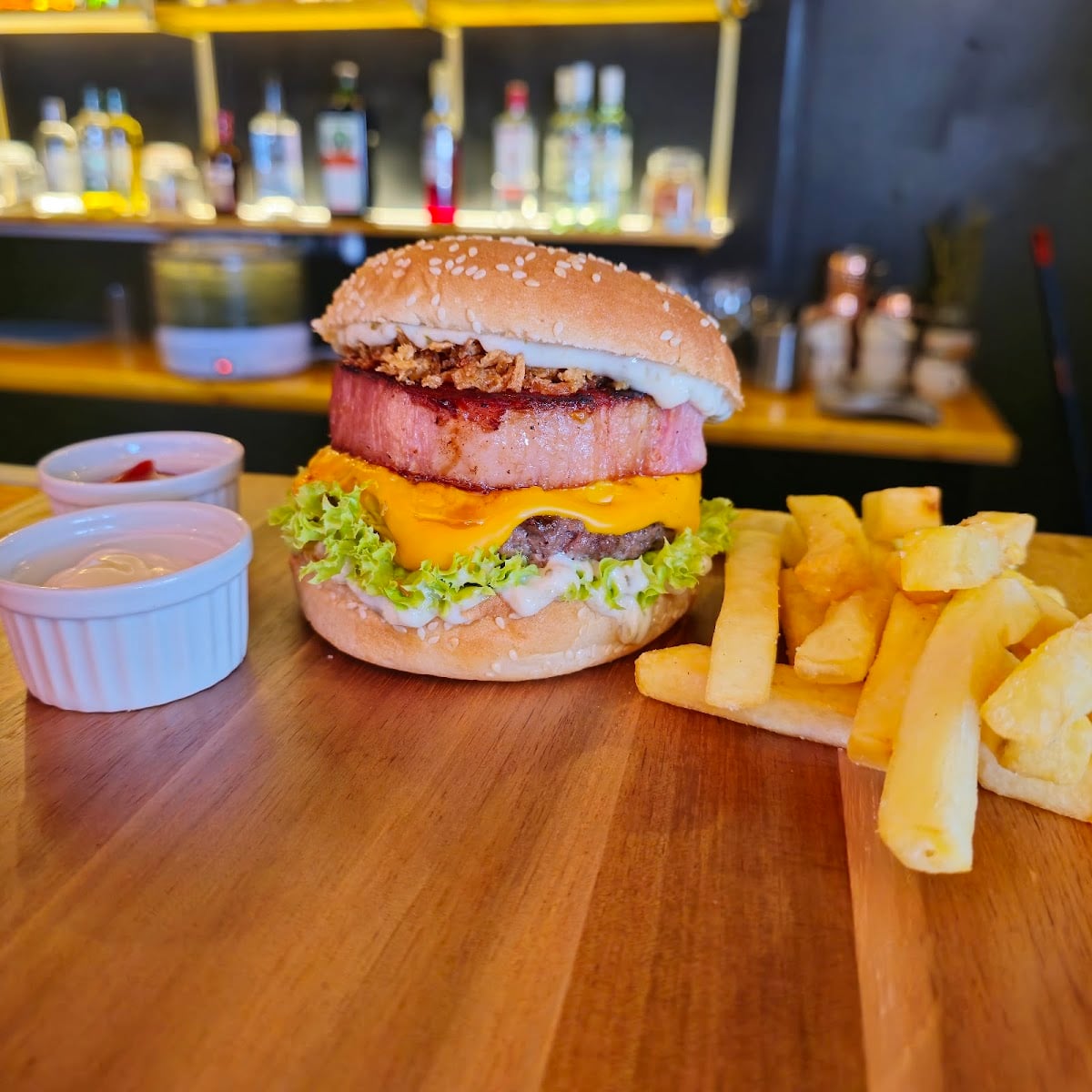 Tropi Burger Restobar - Avda. Chacabuco 726