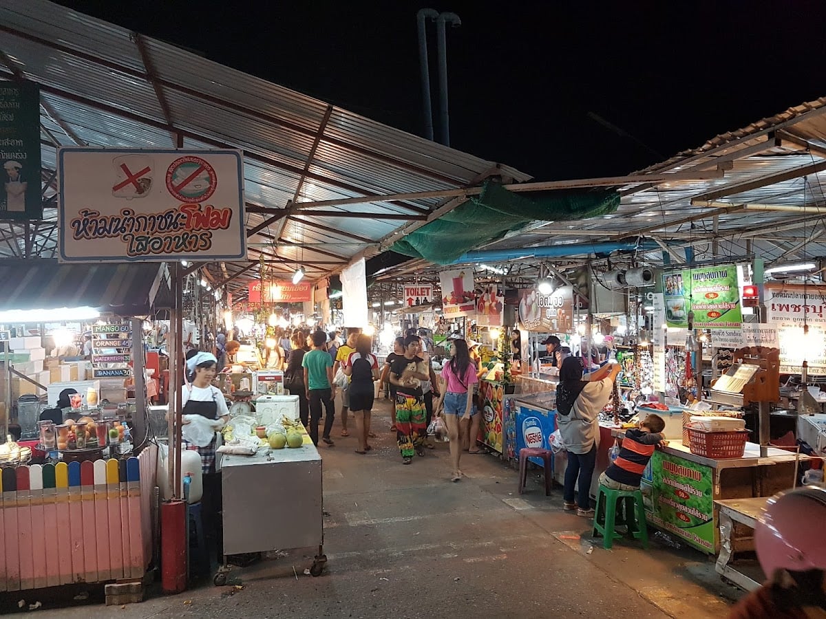 Naka Weekend Market - 営業日: 土 日
