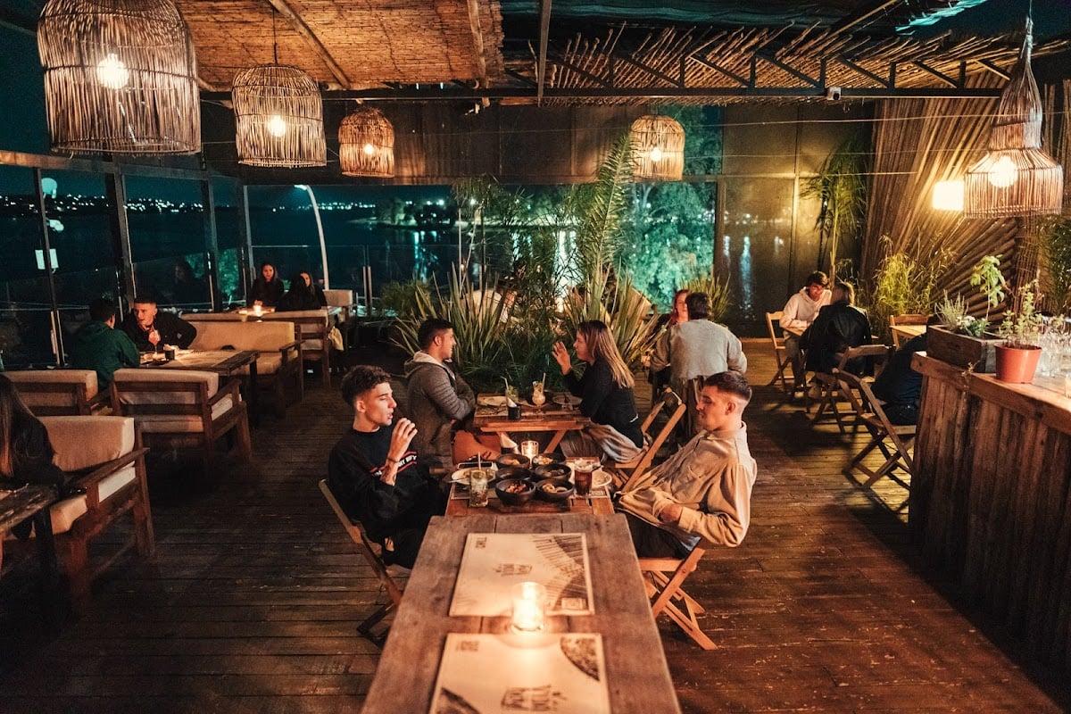 Chill Lake Bar