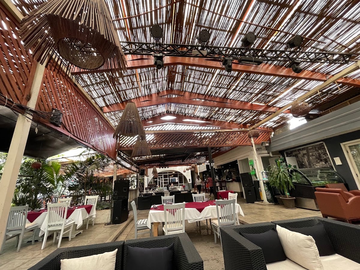 Villa Verde Lounge and Restaurant