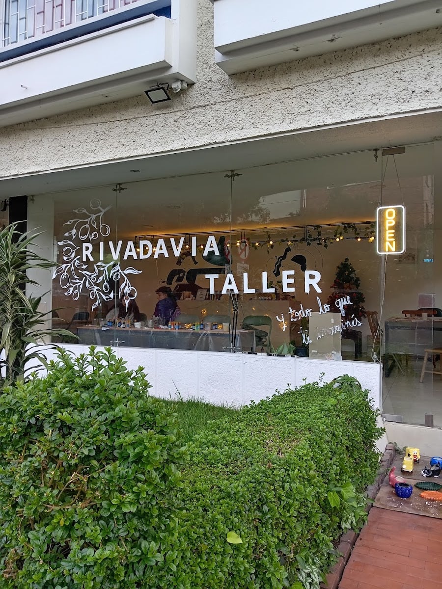 Rivadavia Libros-Café-Talleres