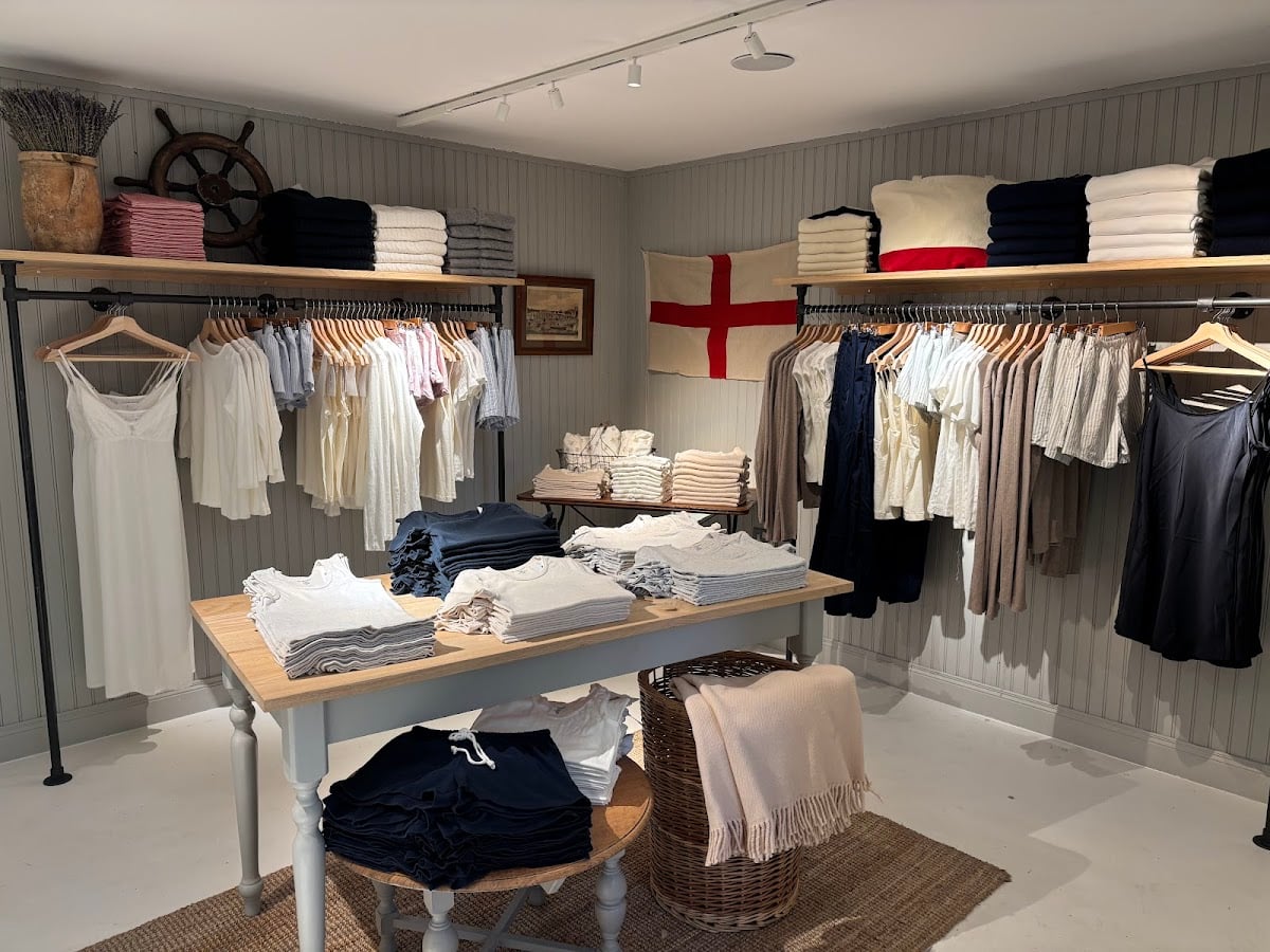 St. George Clothing - Notting Hill - brandy melvilles cool older sister