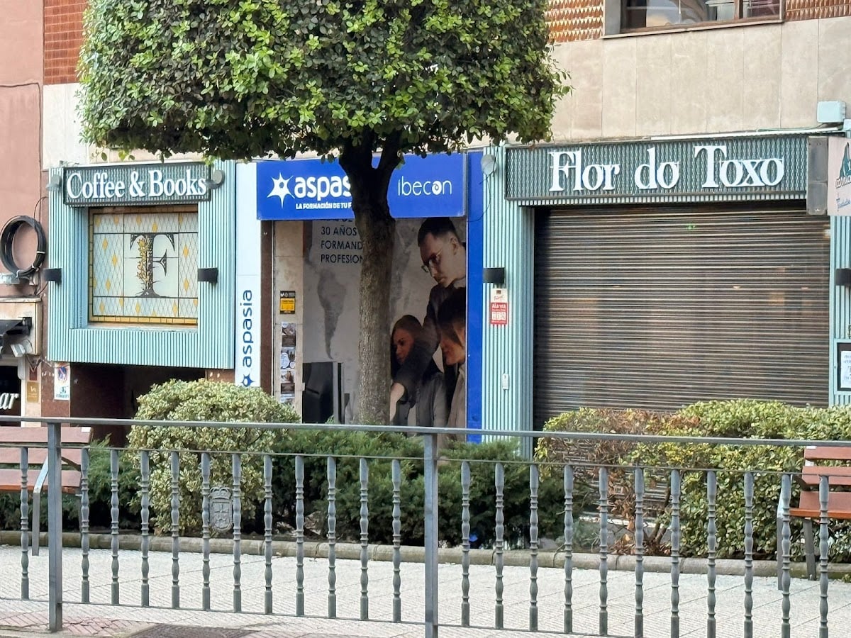 Flor do Toxo, Coffee & Books - Librería-café
