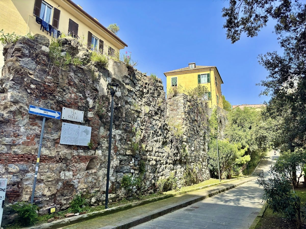 Medieval walls (Barbarossa walls)