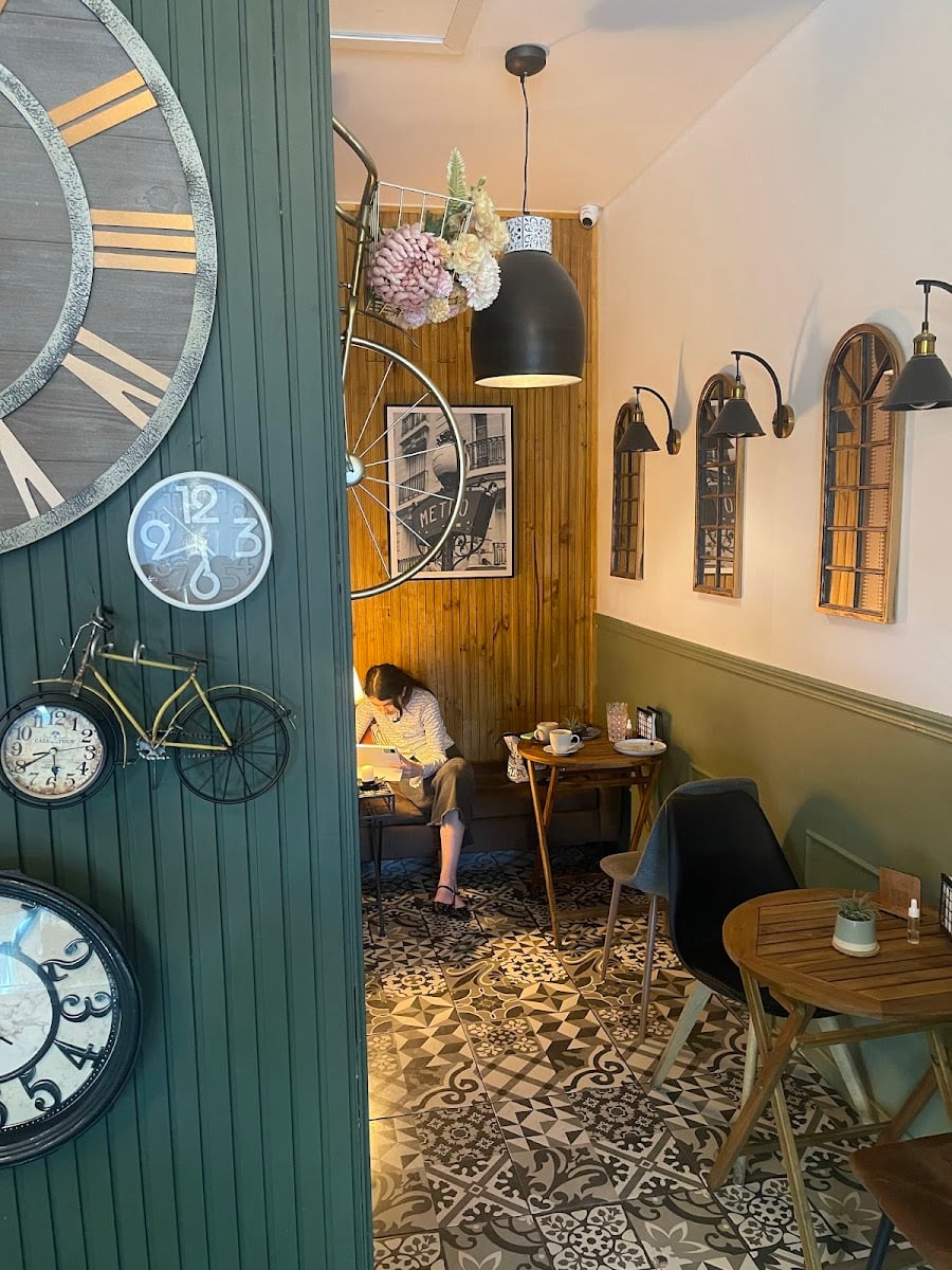 Clocks Cafeteria
