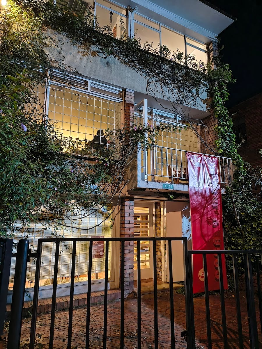 Casa y media