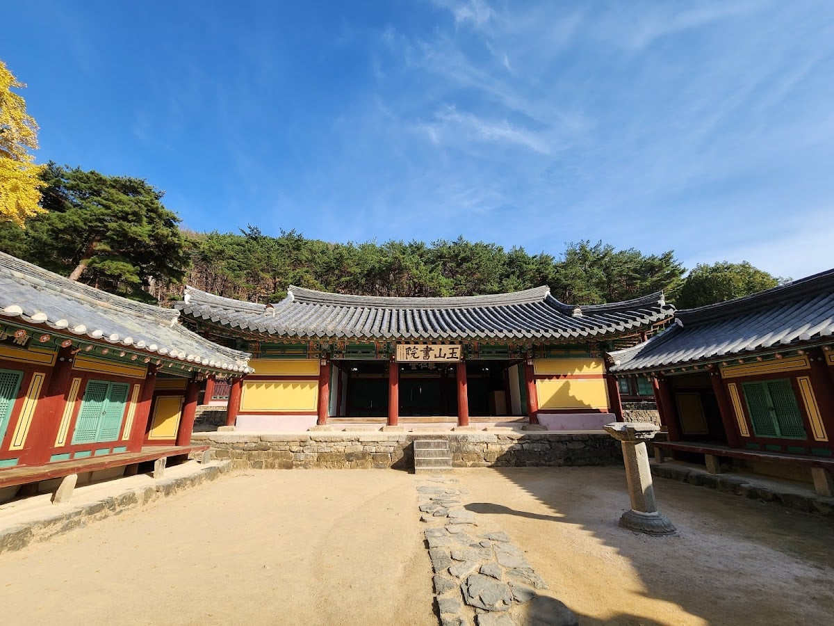 Gyeongju hyanggyo : Local Confucian School