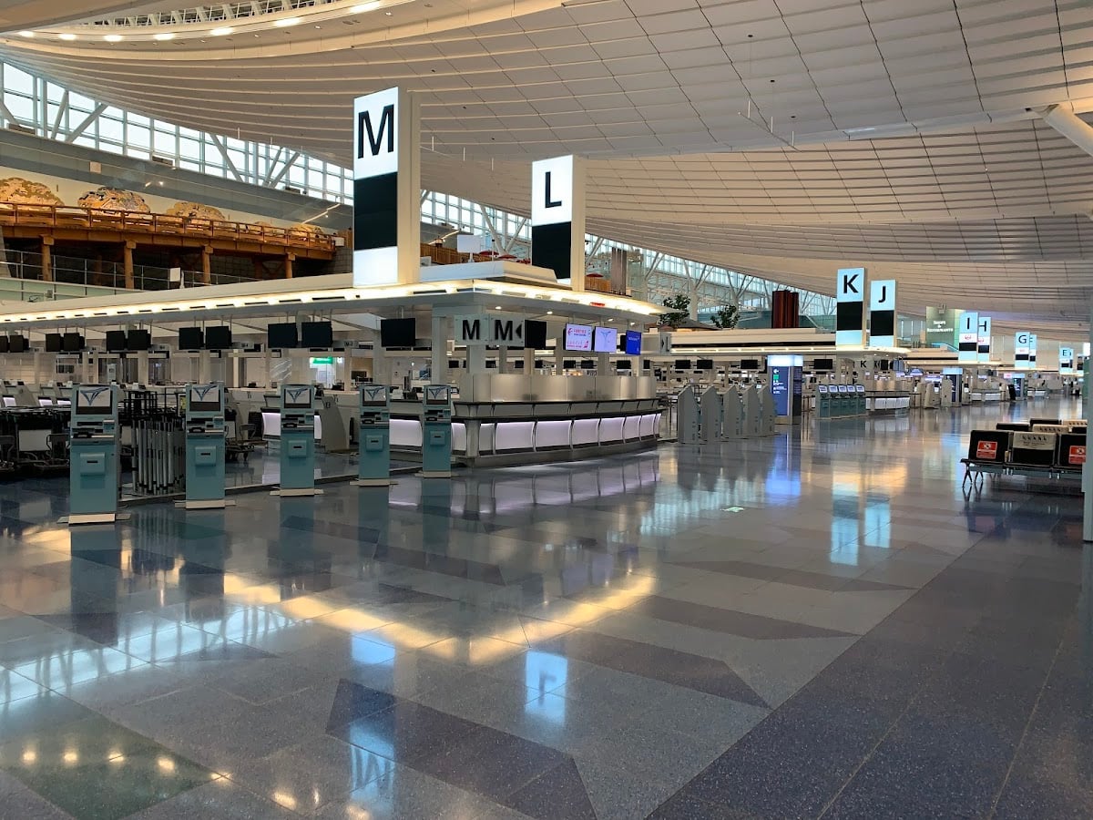 Haneda Airport (HND) - There is so much to do and buy here you can totally spend a whole day and be entertained. Also the observation deck I've EVER seen! I love HND!