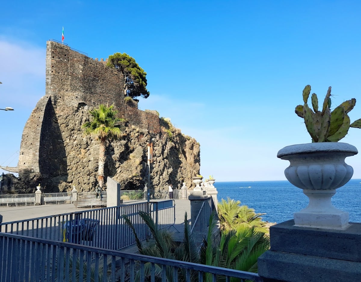 Aci Castello