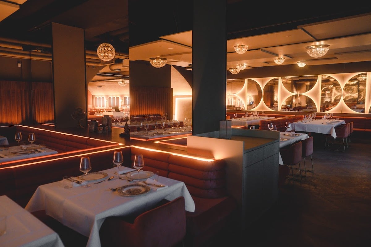 Maison Papillon Restaurant & Bar