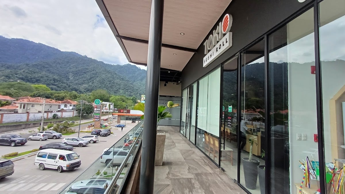Tokio Sushi Roll HN • Foresta