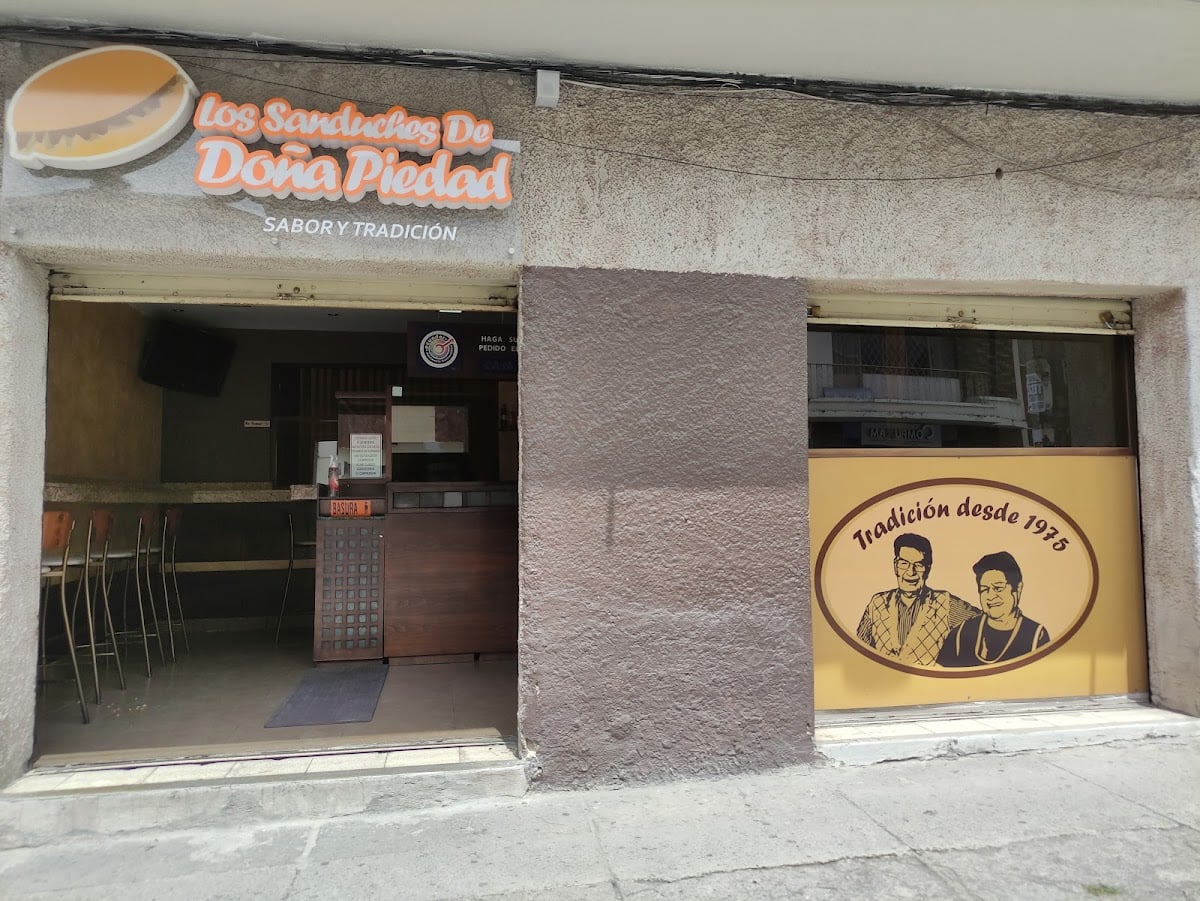 Sánduches de Doña Piedad