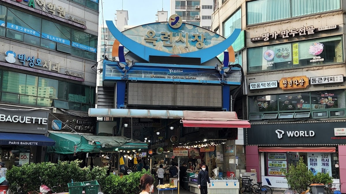 Ongnyeon Market - Bburinkle hotteok