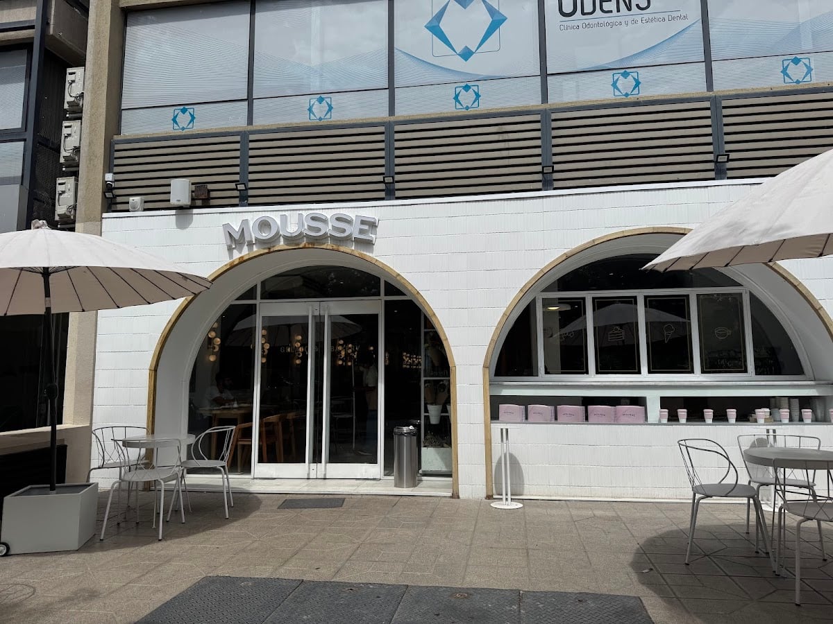 MOUSSE GELATO & BAKERY