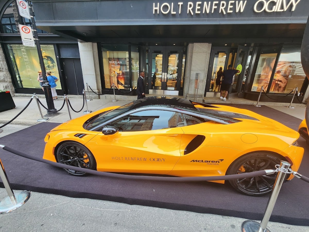 Holt Renfrew Ogilvy | Détaillant en mode designer, beauté et style de vie du Canada