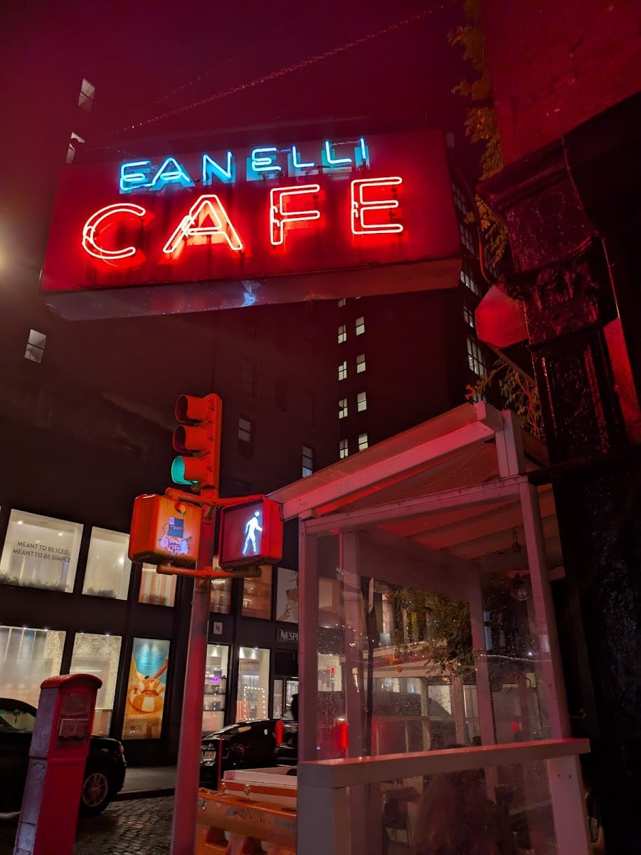 Fanelli Café
