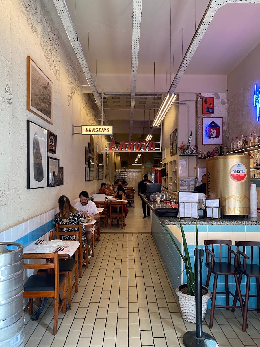 Labuta Bar