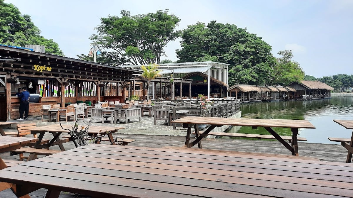 Restoran Kampung Laut Semarang - Restaurant