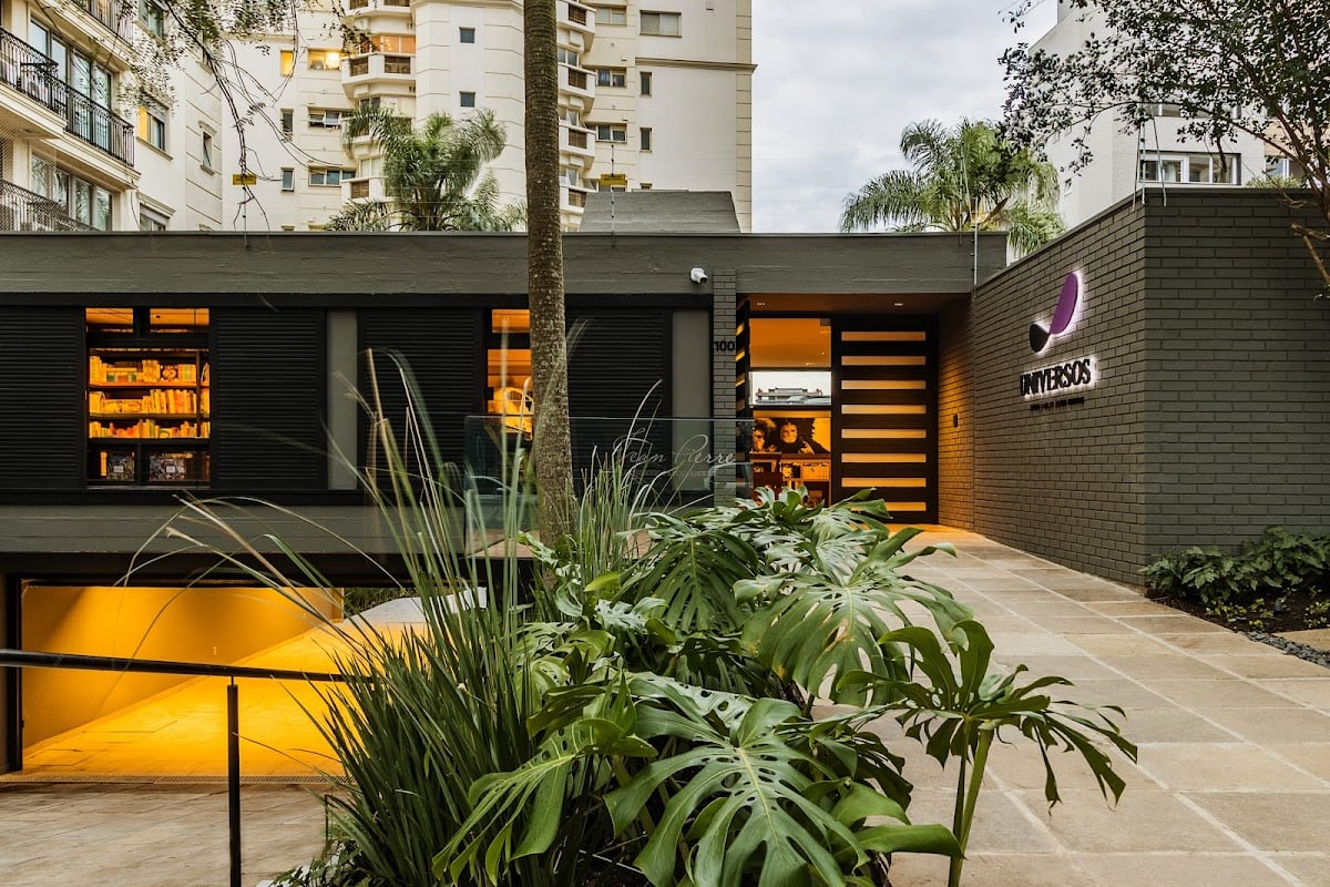 Universos - Livros, café, artes e vinhos