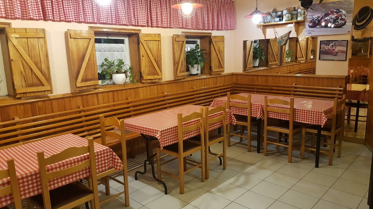 Pizzería Borsalino - Pizzería Mais antigua de Vigo