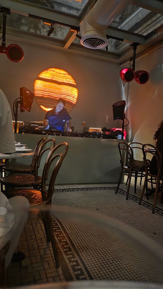LEON BAR
