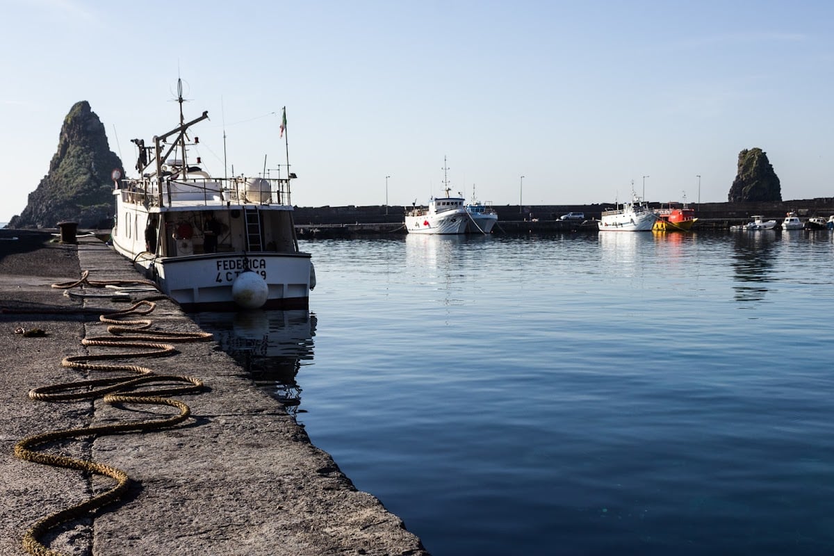 Porto di Acitrezza