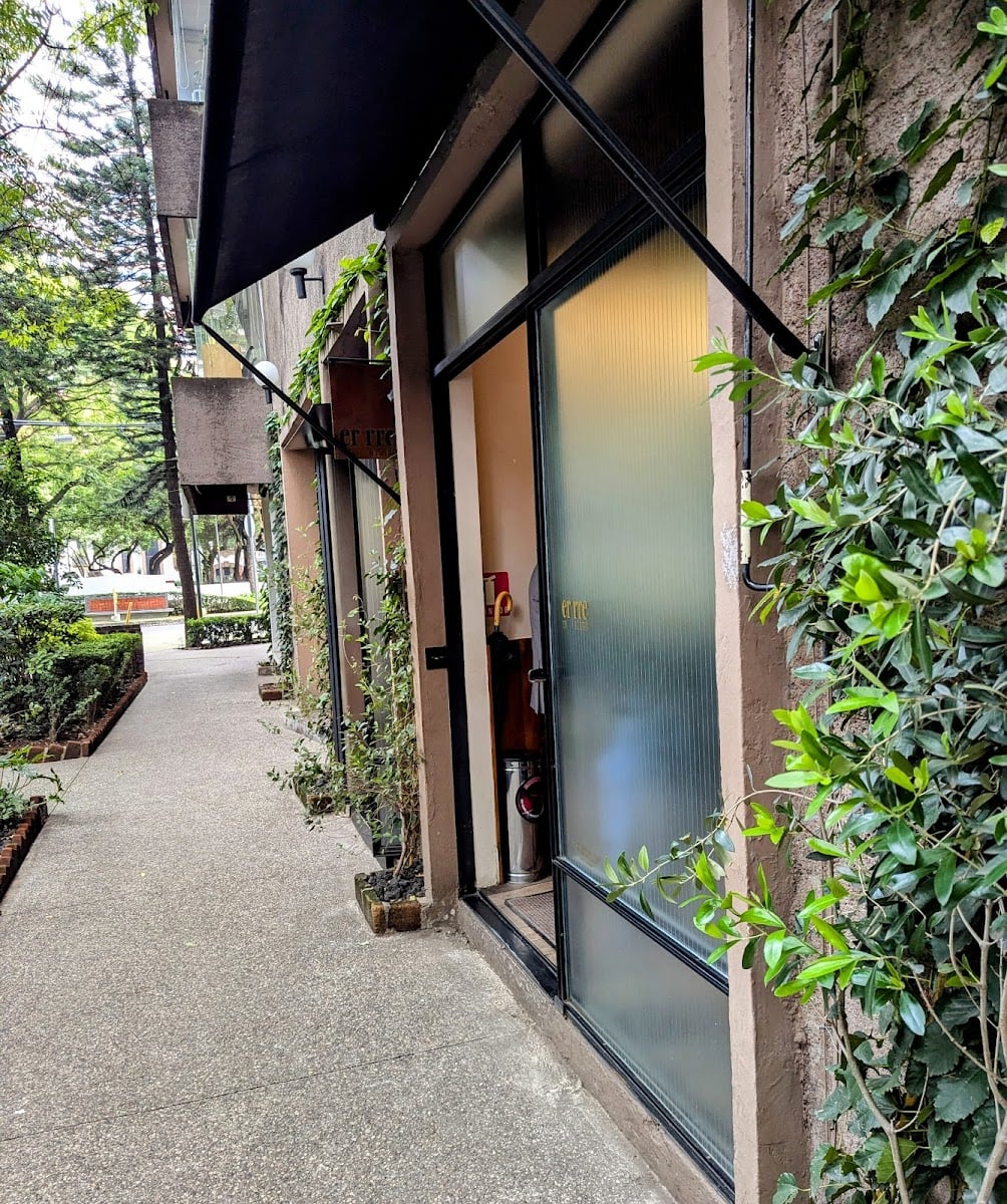 ER RRE Un Bistro