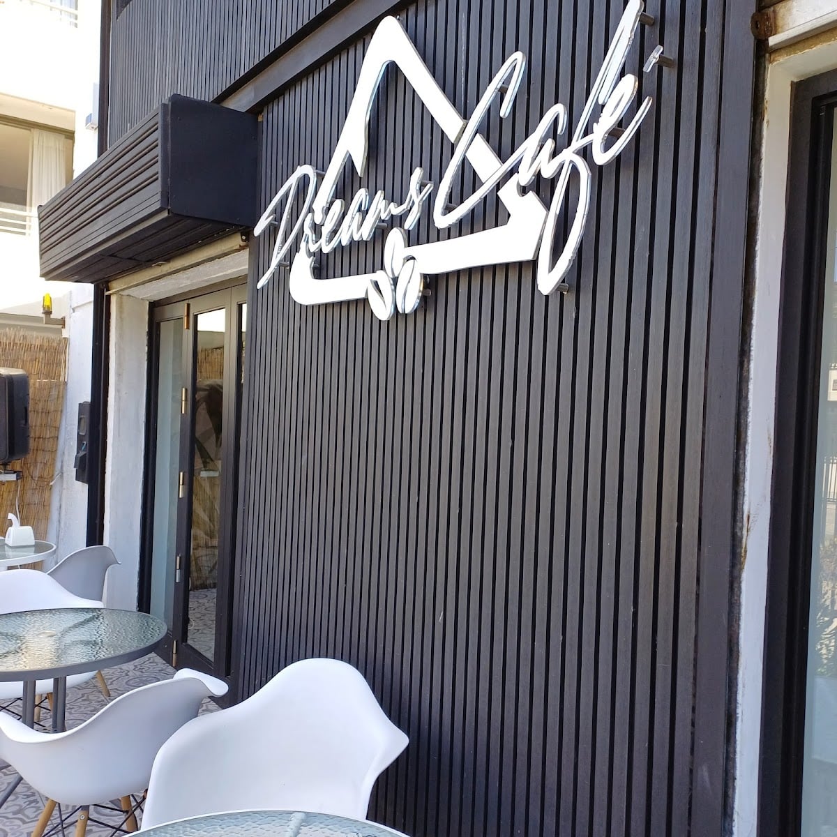 Dreams Cafe Spa - San Martín 1283
