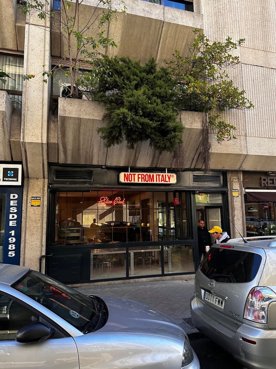 NOT FROM ITALY - Pizza. También mc and cheese