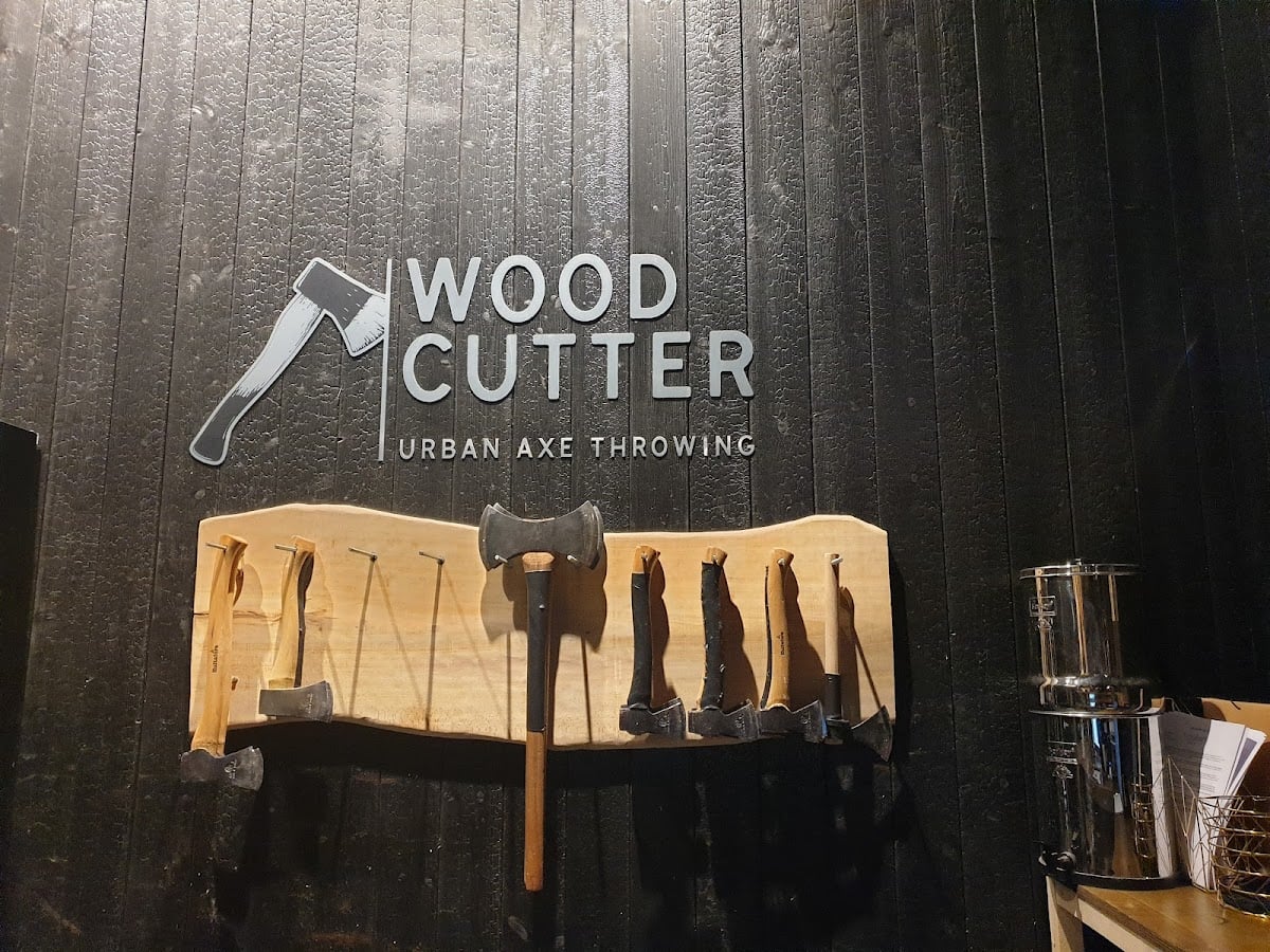 WoodCutter Brussels - Urban Axe Throwing