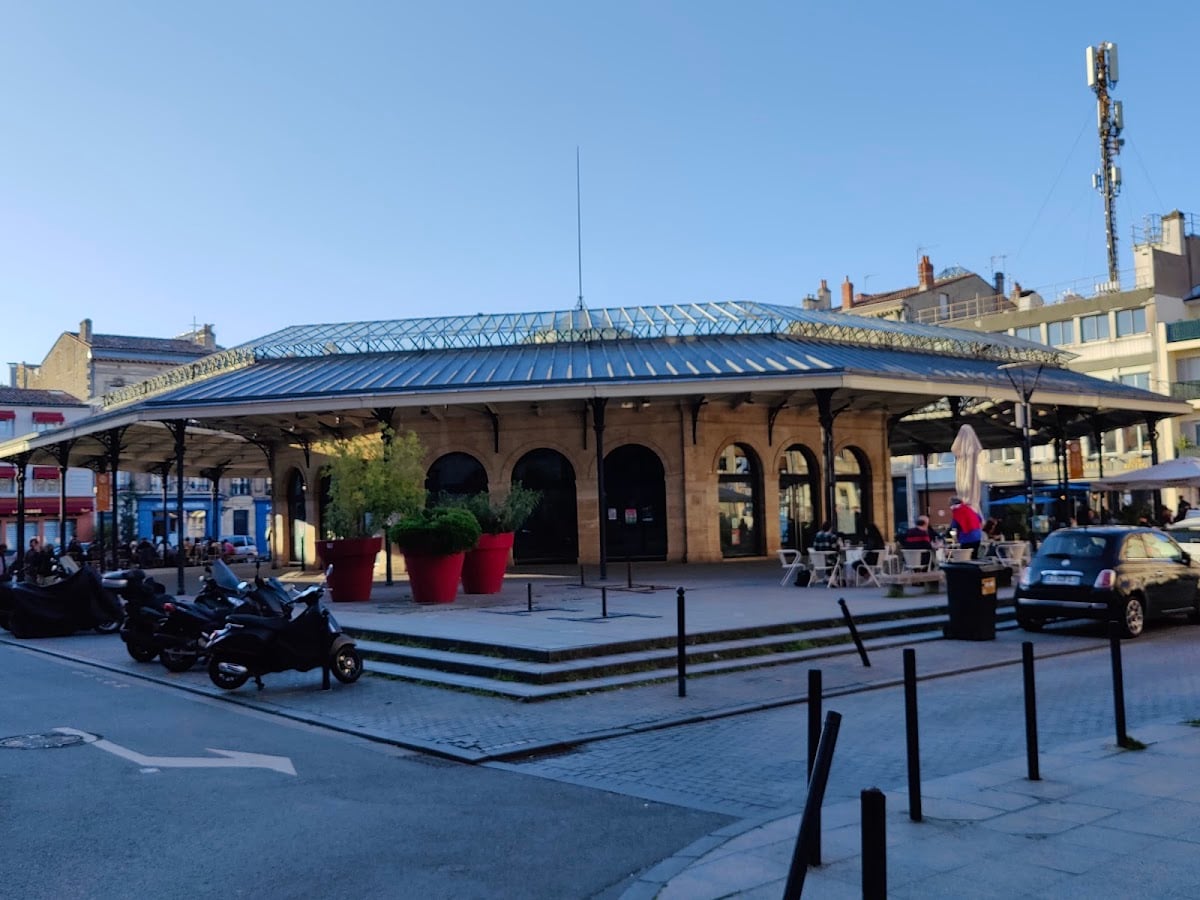Halle des Chartrons - Plein de restos dans cette place