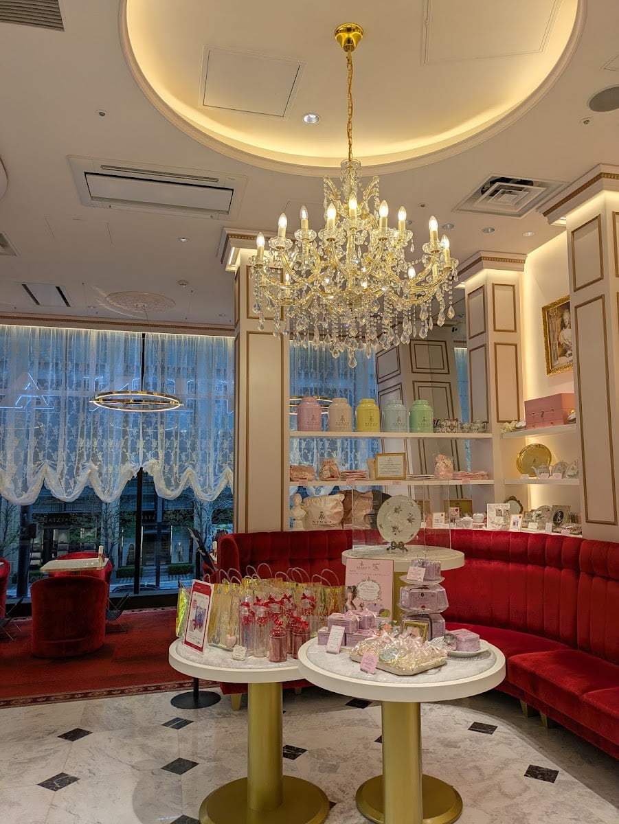 LE SALON DE NINA’S 日比谷 - 東京日比谷