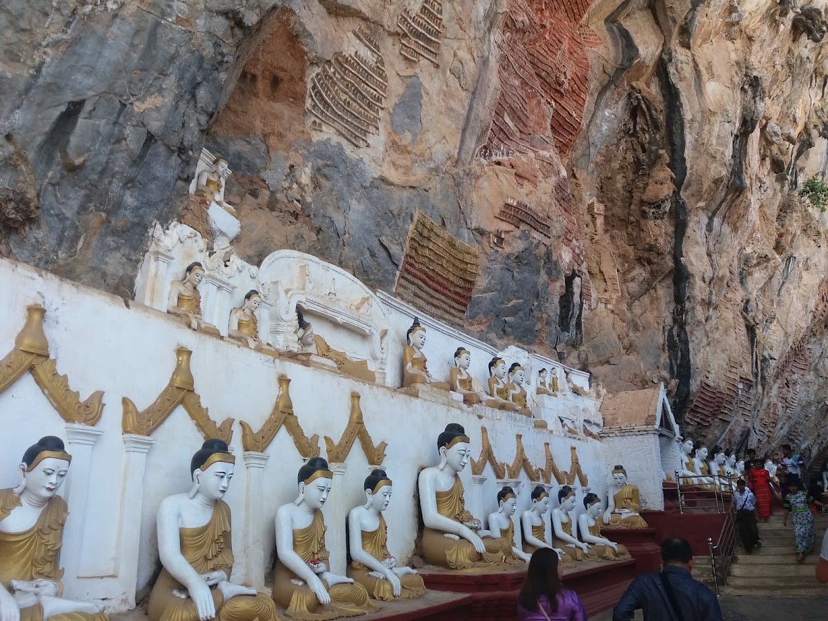 Kaw Gon Cave Upward Mountain Pagoda