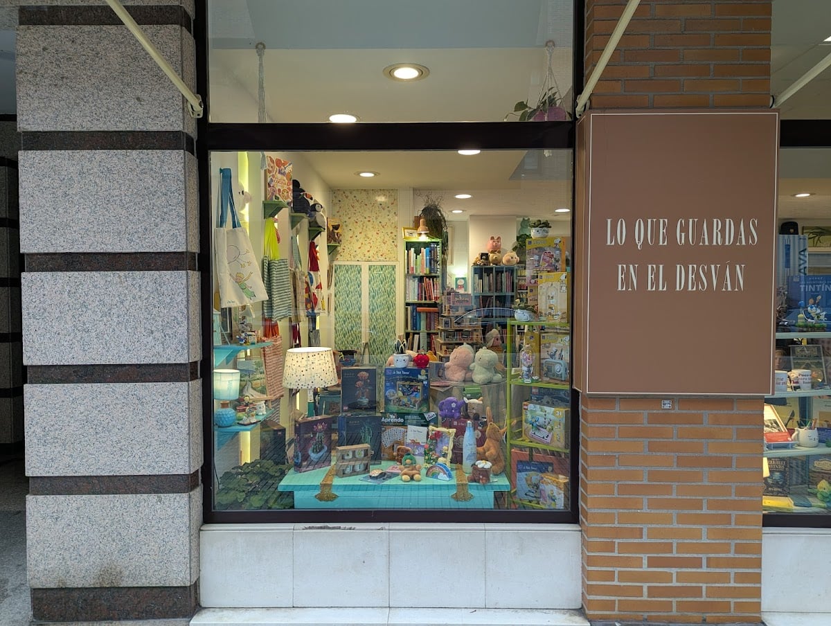 Lo que Guardas en el Desván S.L.L.